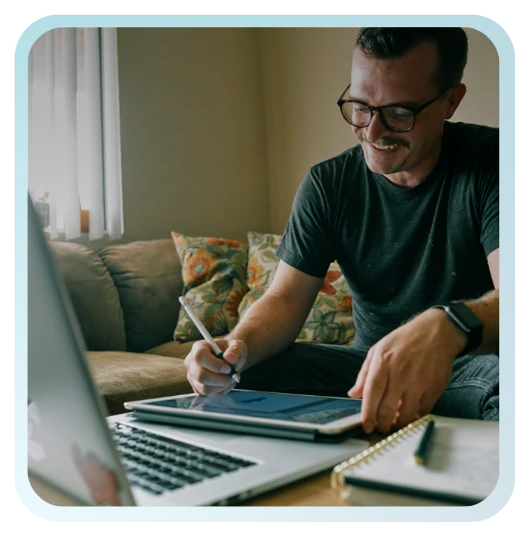 MSP in front of a Macbook Pro