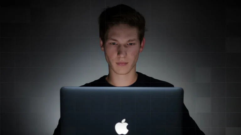 Person behind a Macbook Pro